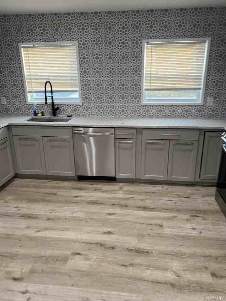 36 Oneida Ave - Photo 3 of 27