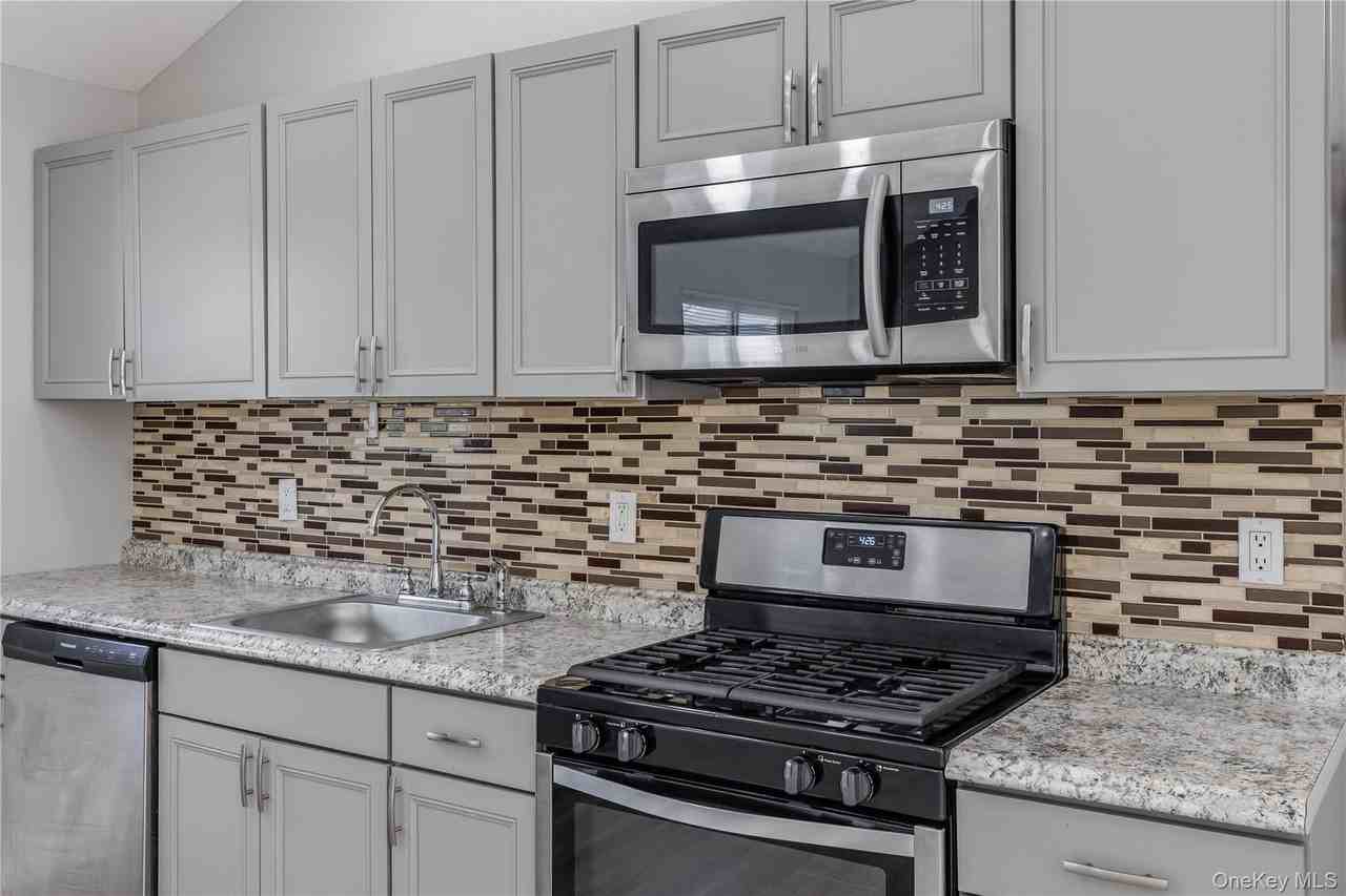 579 Fire Island Ave - Photo 5 of 11