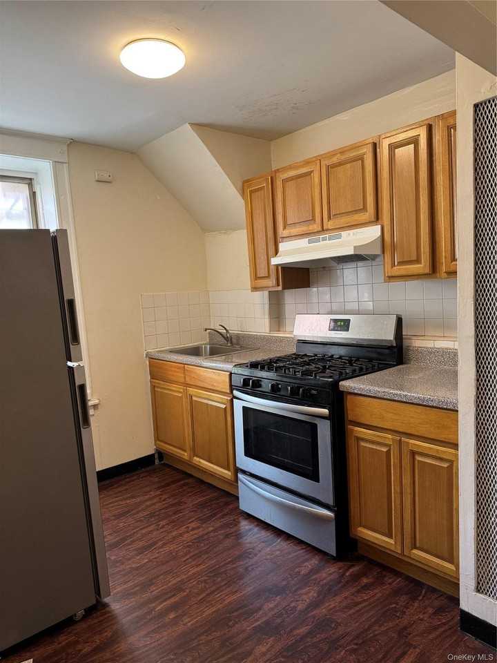 249 Mclean Ave #1B