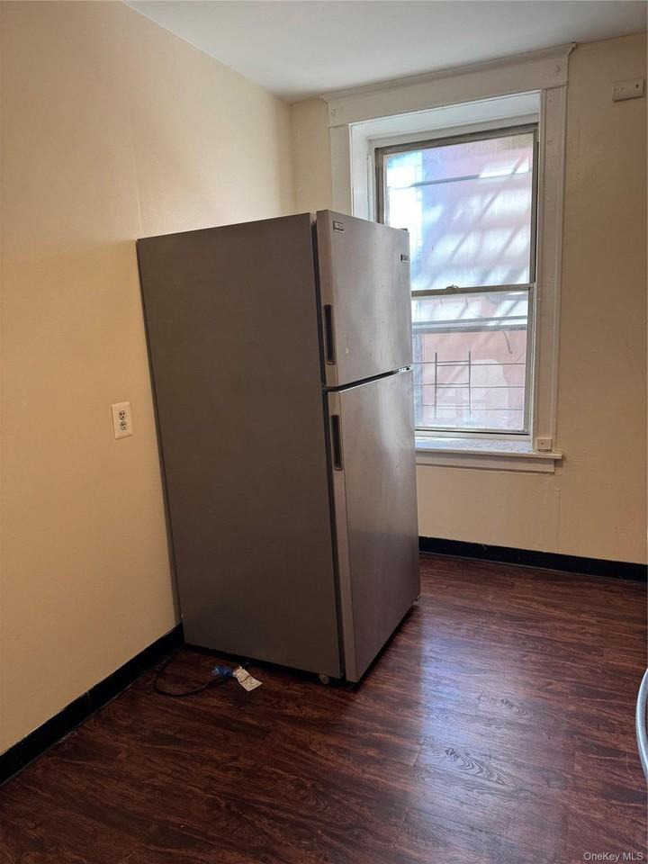 249 Mclean Ave #1B - Photo 3 of 6