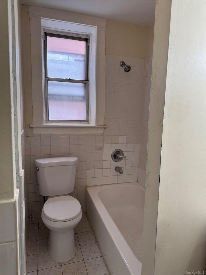 249 Mclean Ave #1B - Photo 4 of 6