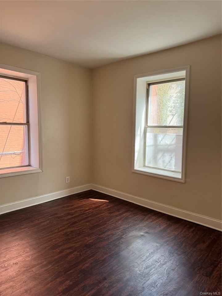 249 Mclean Ave #1B - Photo 5 of 6