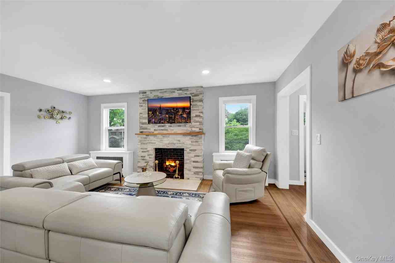 210 Rumsey Rd - Photo 4 of 31