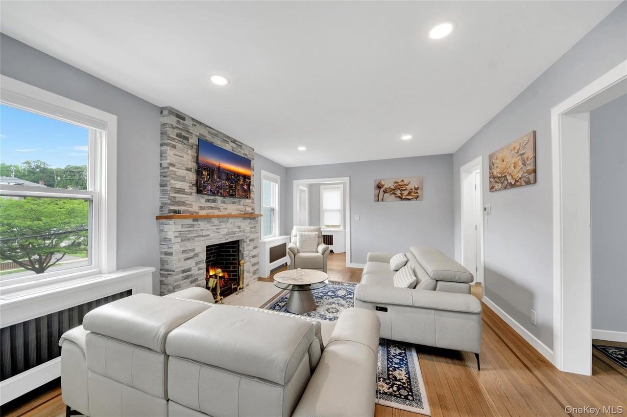 210 Rumsey Rd - Photo 5 of 31