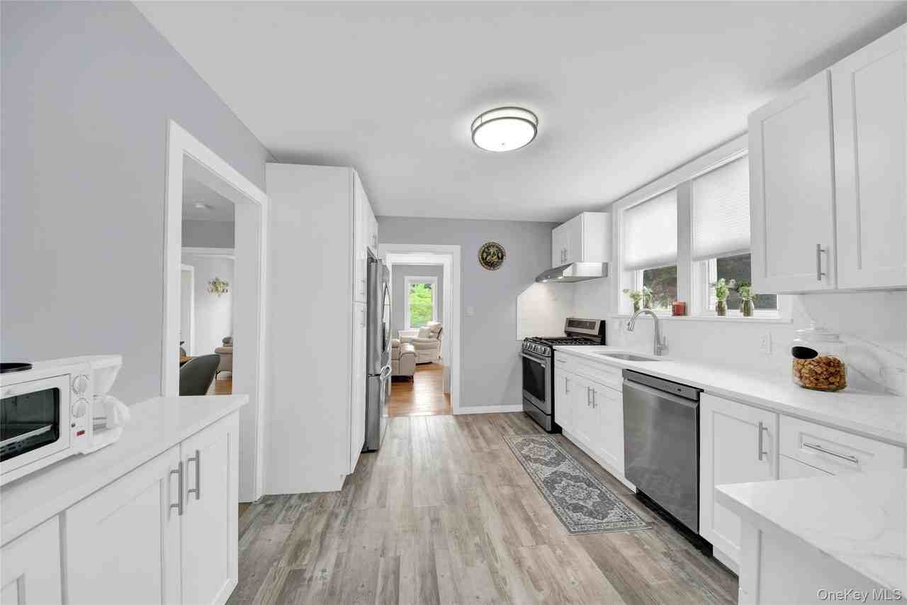 210 Rumsey Rd - Photo 6 of 31