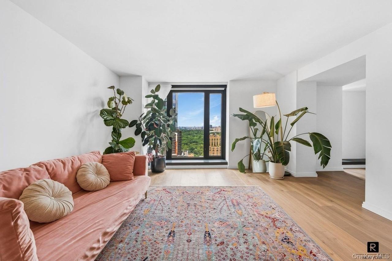 111 W 56th St #37L - Photo 2 of 10