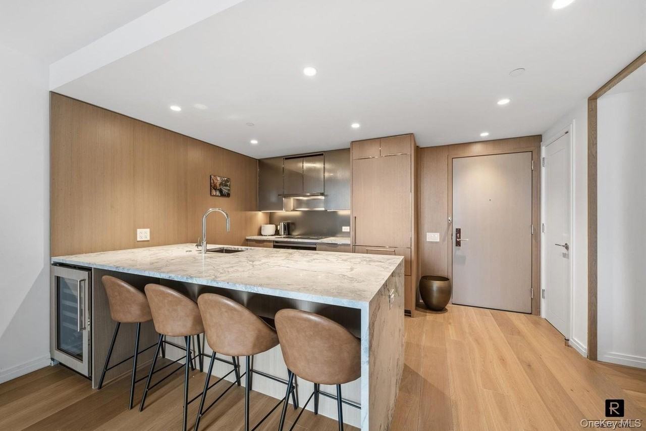 111 W 56th St #37L - Photo 4 of 10