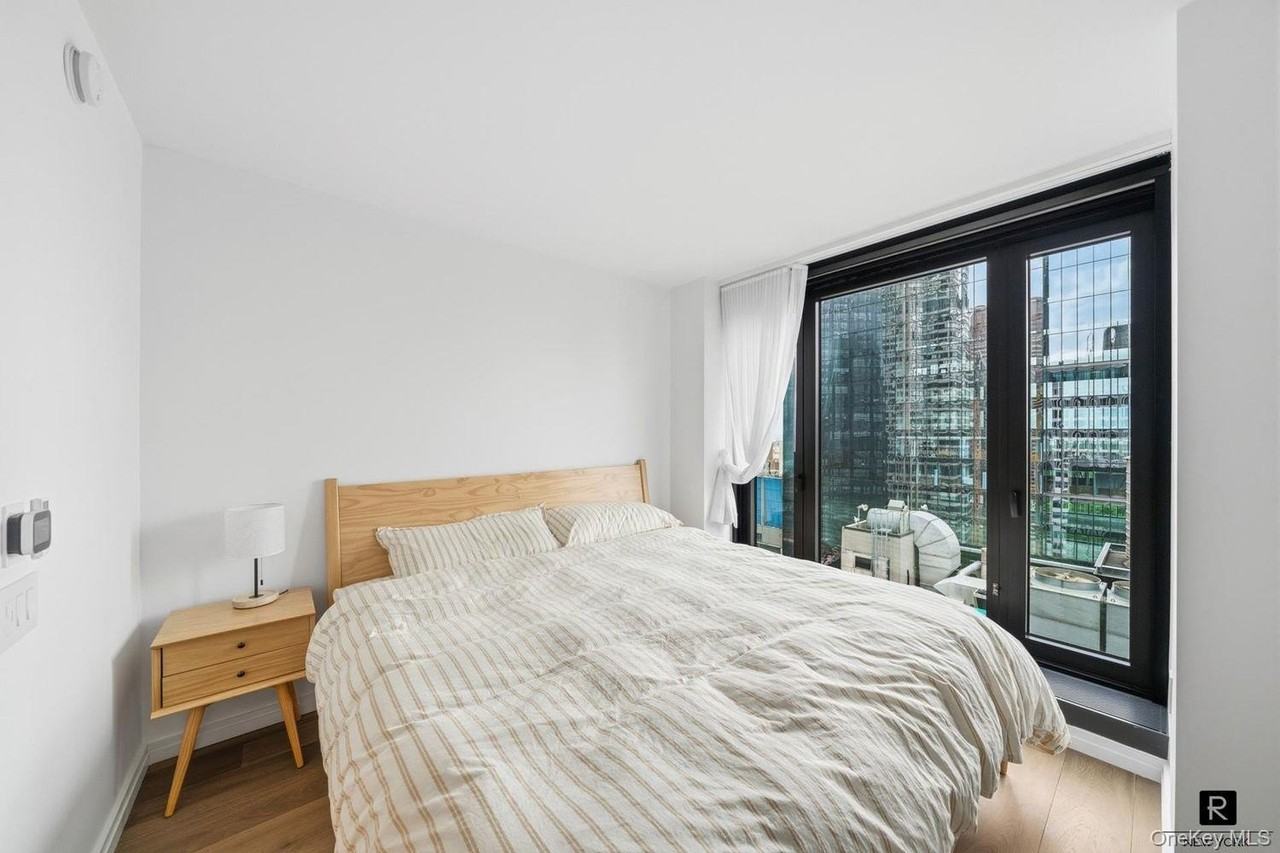 111 W 56th St #37L - Photo 5 of 10