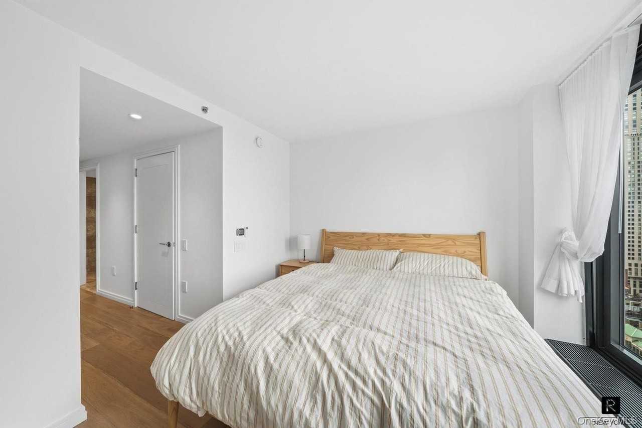 111 W 56th St #37L - Photo 6 of 10