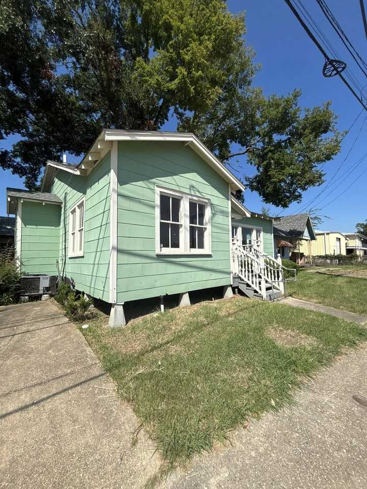 716 W Congress St #1 - Photo 3 of 12
