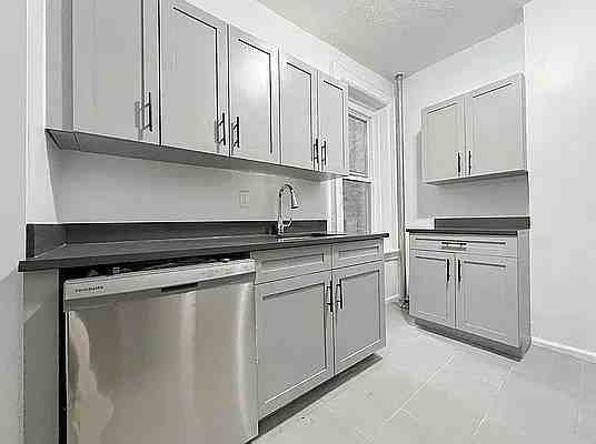 2172 Amsterdam Ave #LG - Photo 6 of 8
