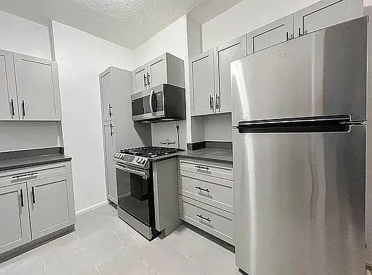 2172 Amsterdam Ave #LG - Photo 7 of 8