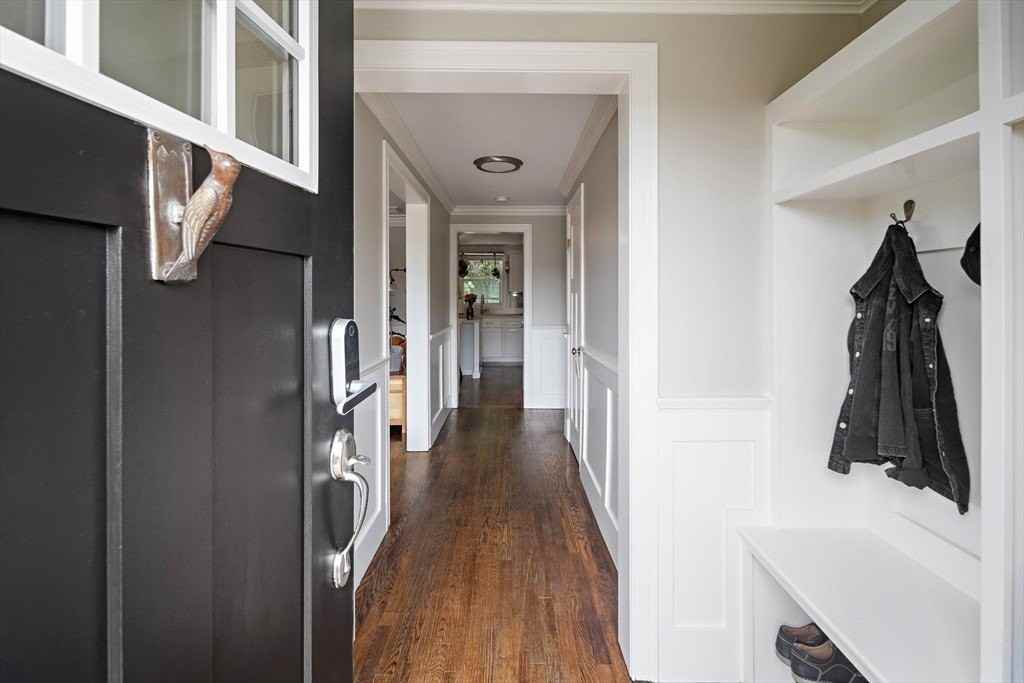204 Dedham St - Photo 3 of 28