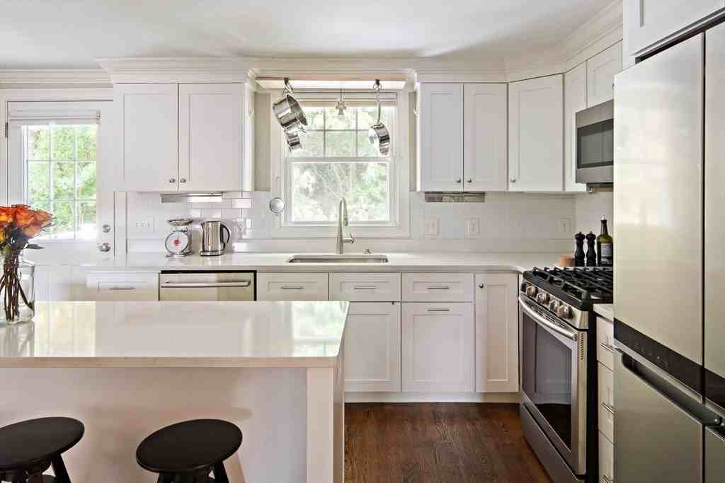 204 Dedham St - Photo 7 of 28