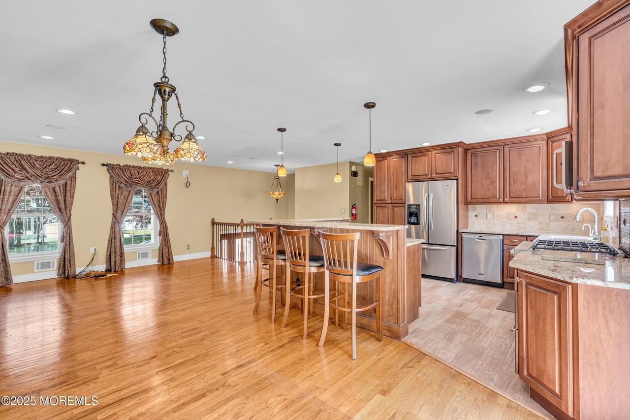 12 Windsor Rd - Photo 5 of 20