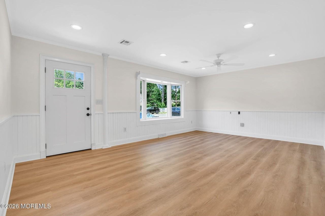 12 Market St - Photo 4 of 21