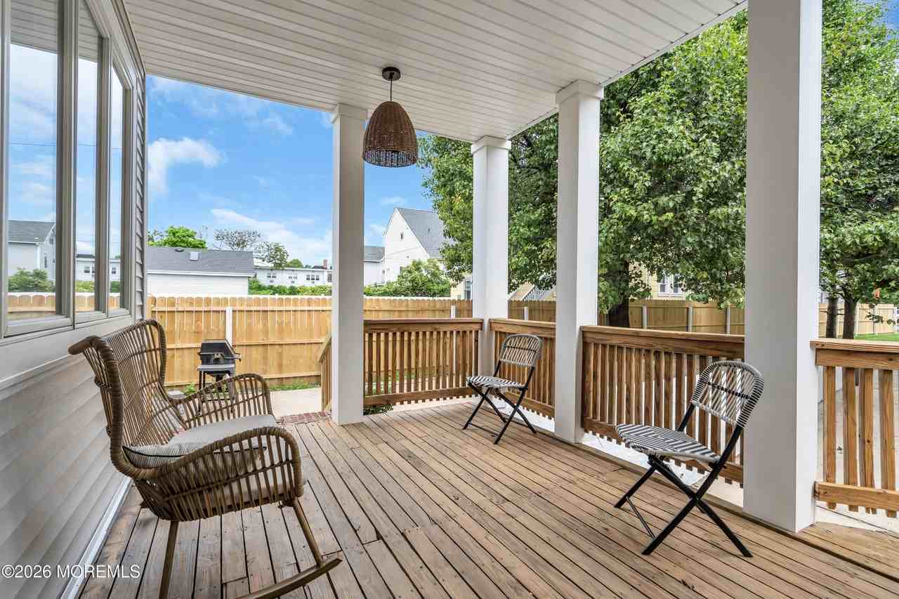 306 7th Ave - Photo 4 of 45