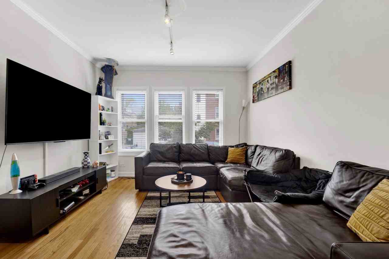 1152 W Cornelia Ave #1 - Photo 2 of 8