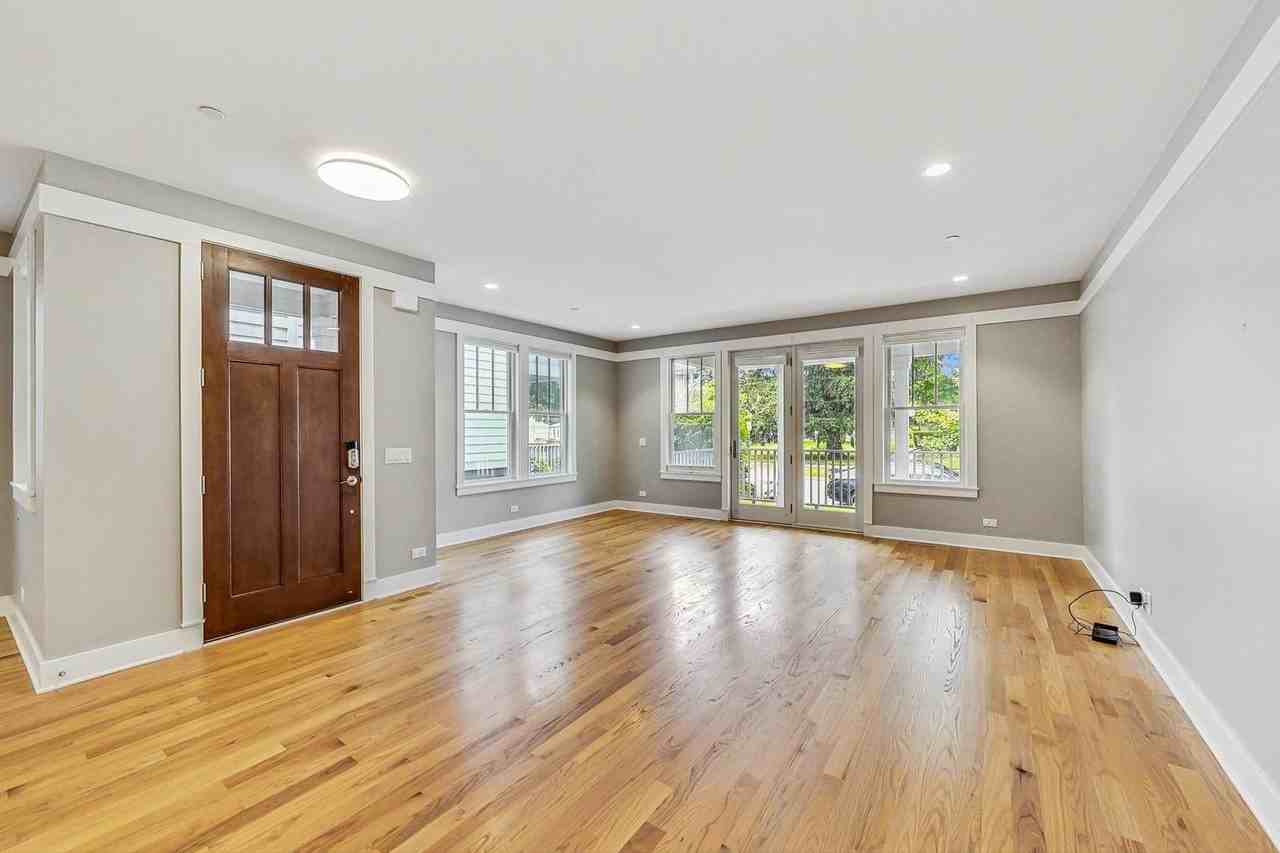 8101 Floral Ave - Photo 3 of 42