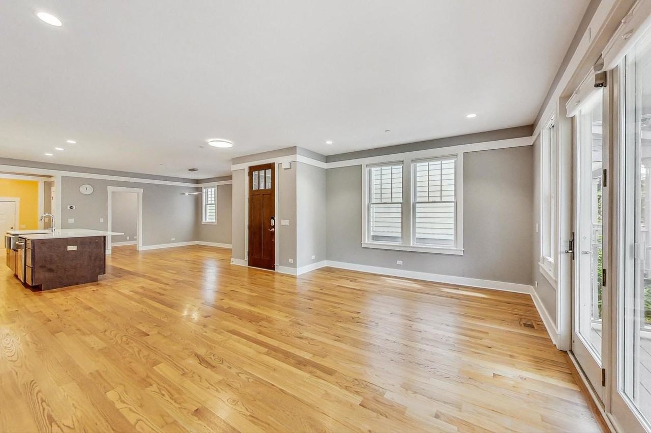 8101 Floral Ave - Photo 4 of 42