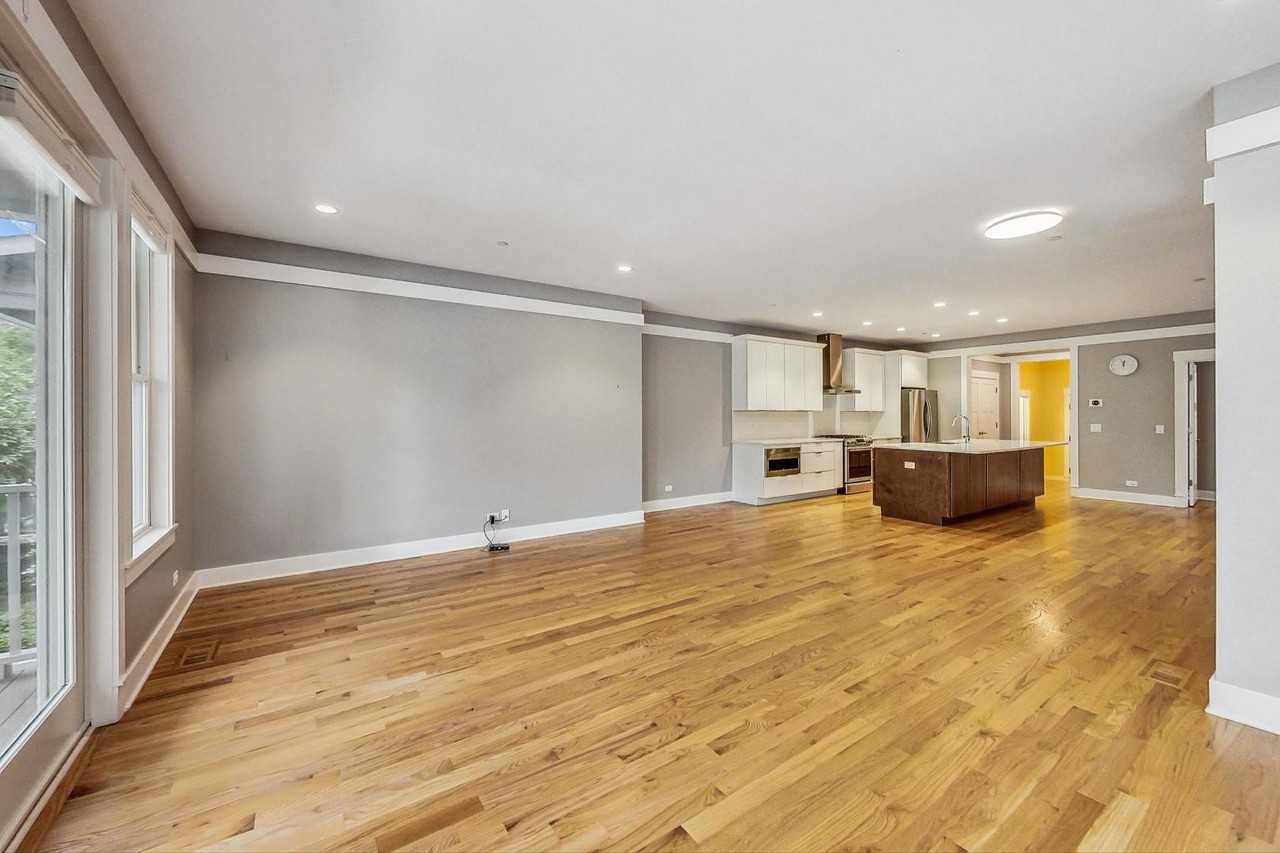 8101 Floral Ave - Photo 5 of 42