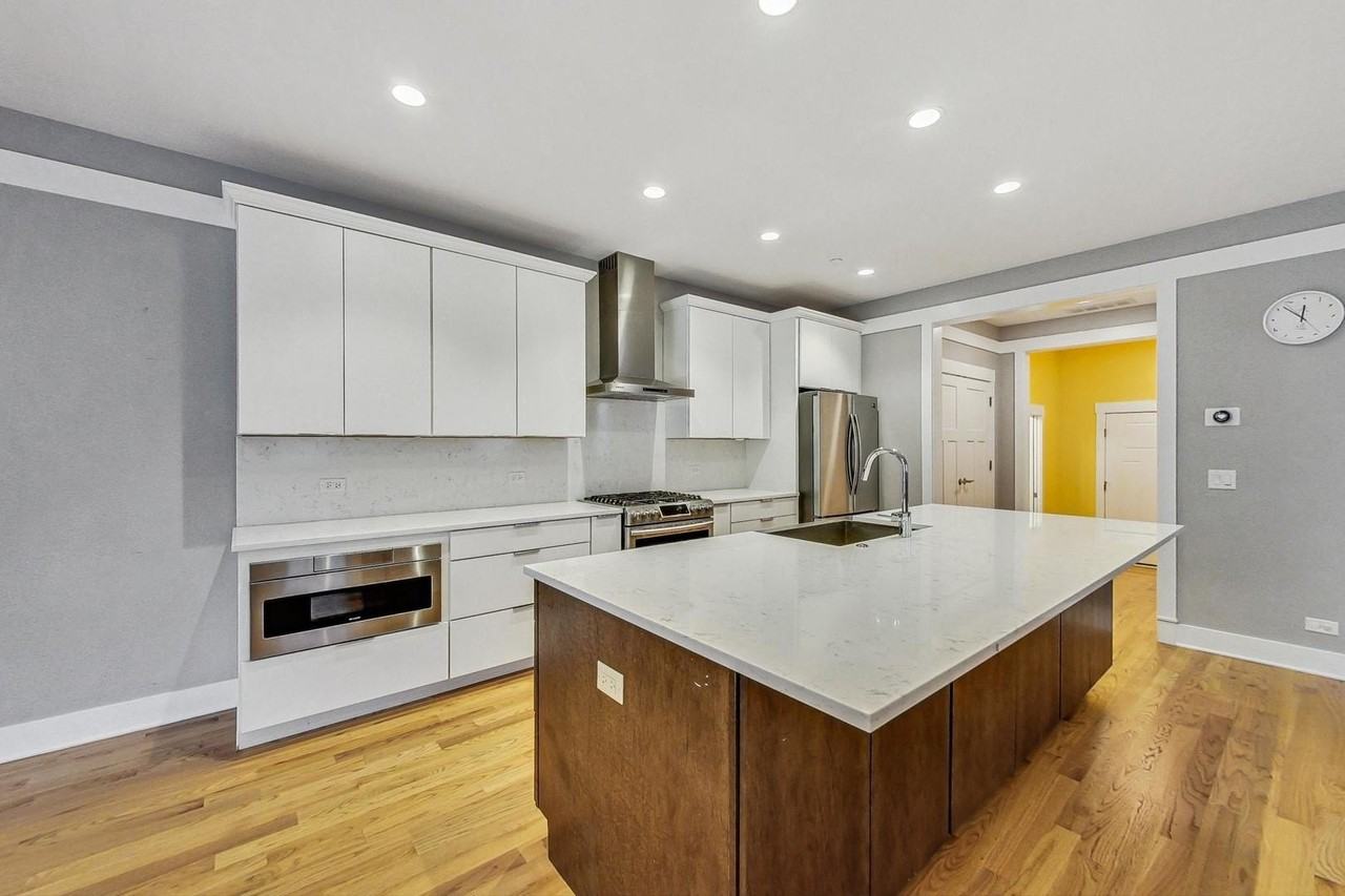 8101 Floral Ave - Photo 6 of 42