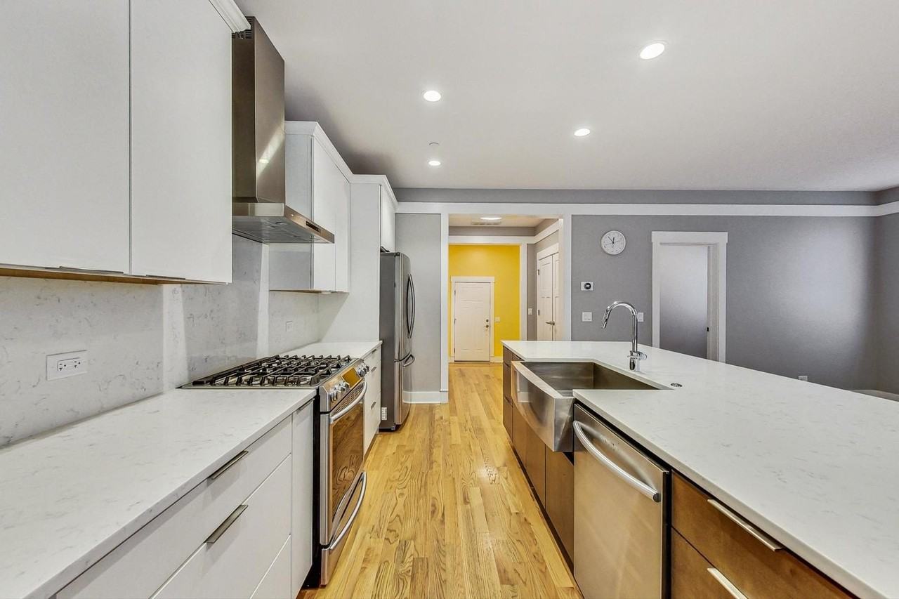 8101 Floral Ave - Photo 7 of 42