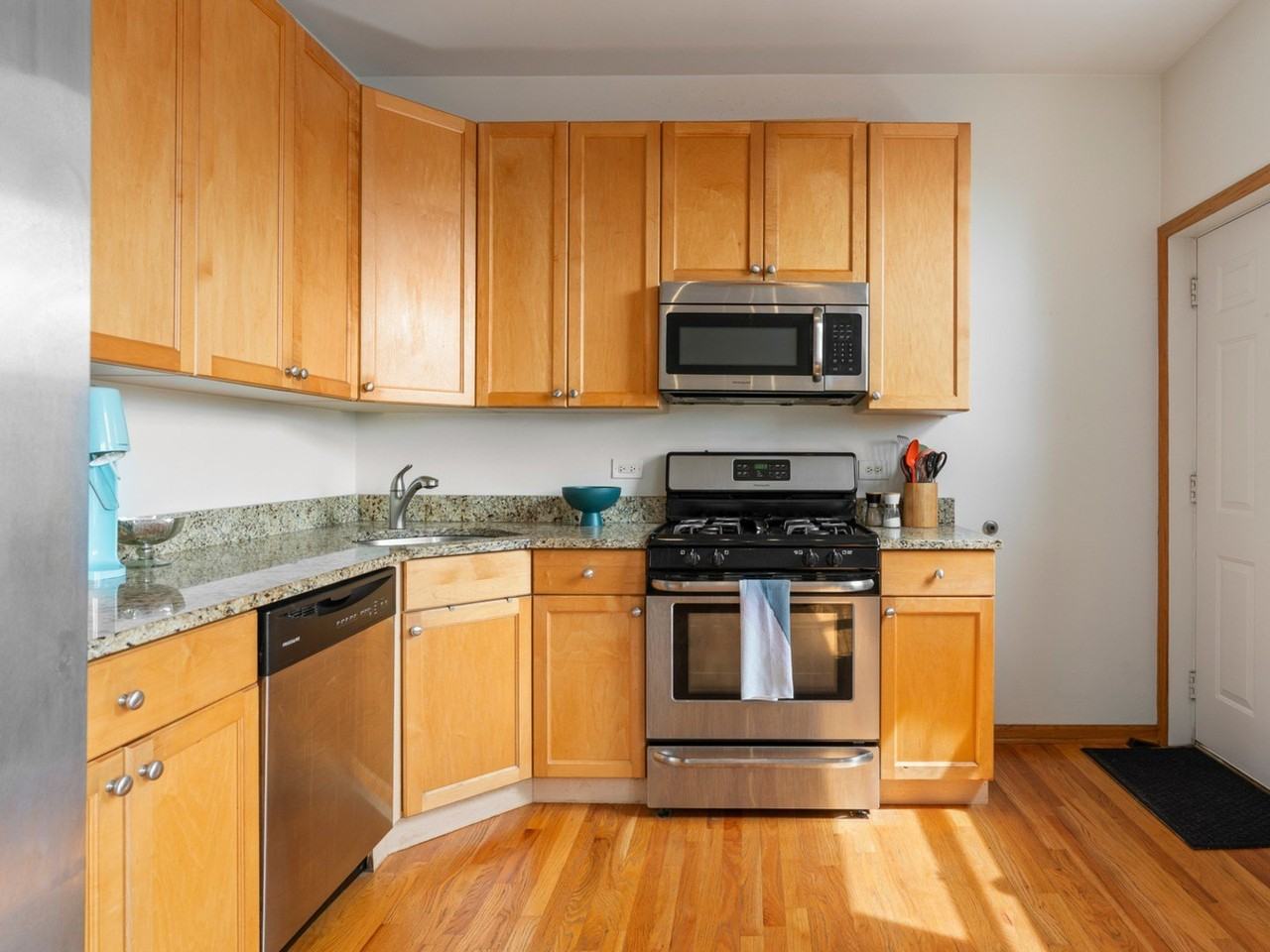 39 N Paulina St #3 - Photo 6 of 14