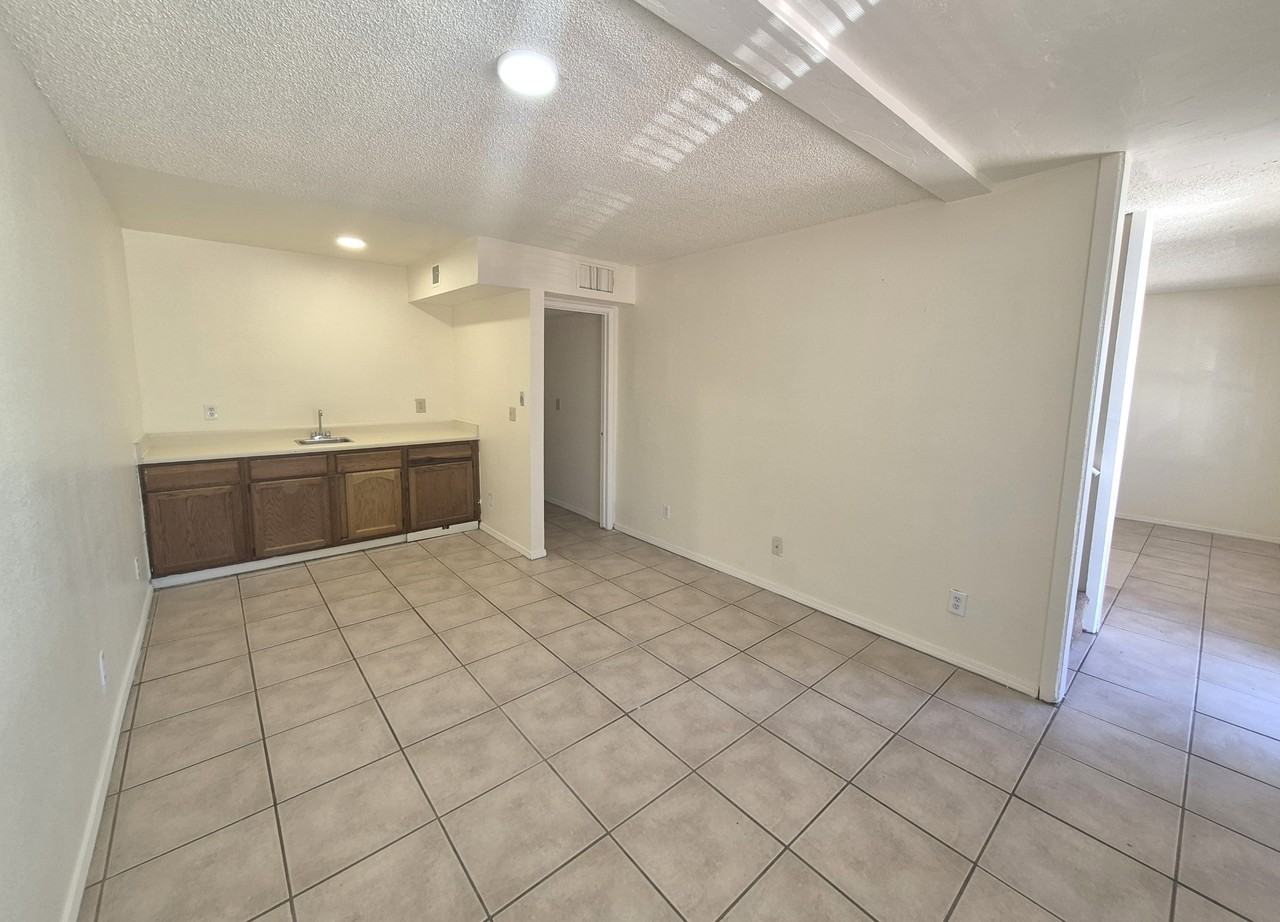 1017 N 6th Ave #1 - Photo 5 of 18