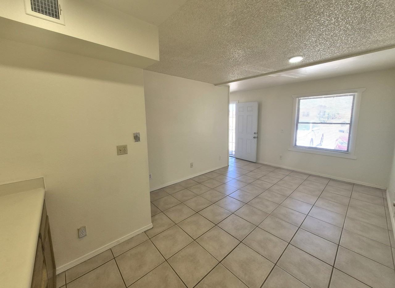 1017 N 6th Ave #1 - Photo 6 of 18