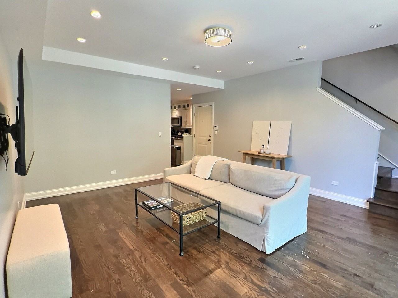 2538 N Southport Ave #2F - Photo 4 of 19