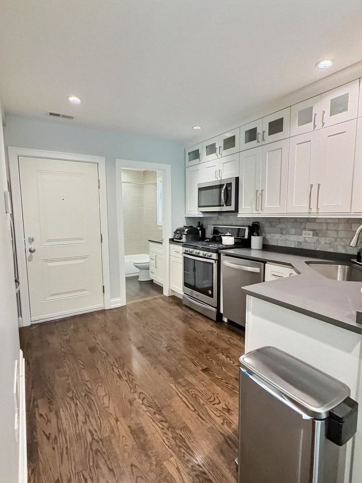 2538 N Southport Ave #2F - Photo 7 of 19
