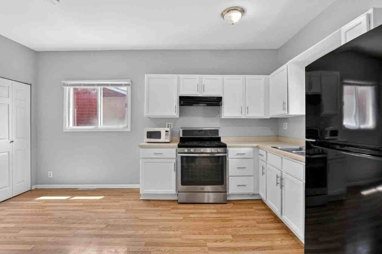 241 S Highland Dr - Photo 7 of 18