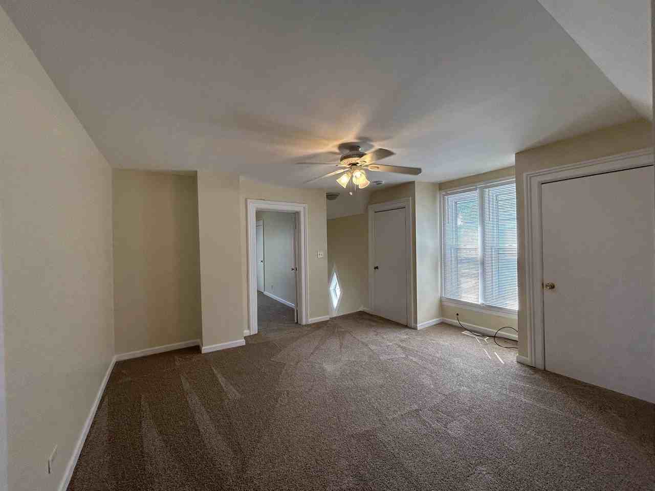 418 Saint Charles St #B - Photo 3 of 7
