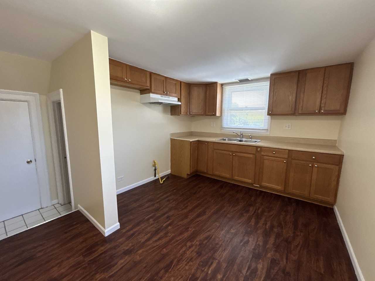 418 Saint Charles St #B - Photo 4 of 7