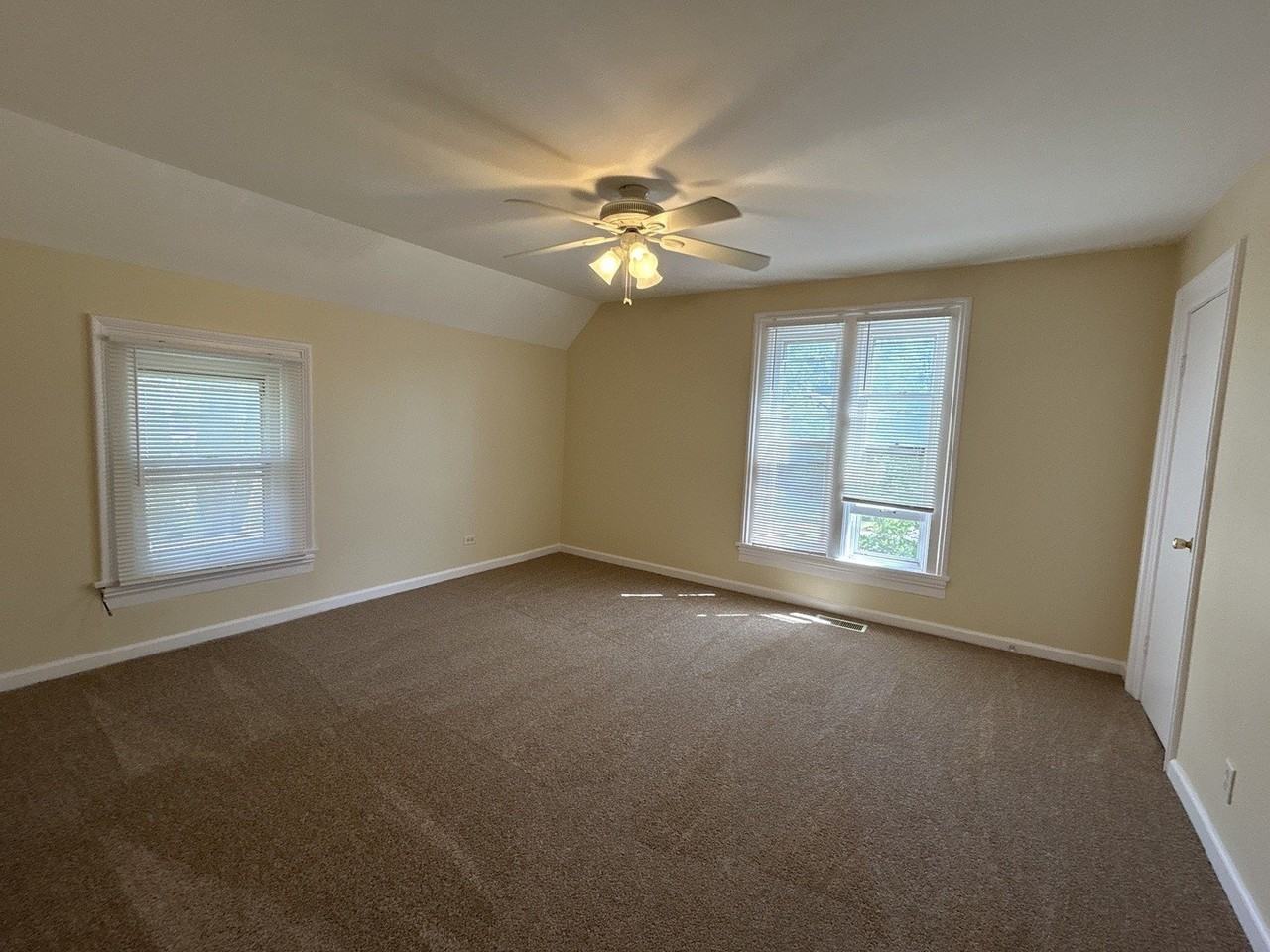 418 Saint Charles St #B - Photo 5 of 7