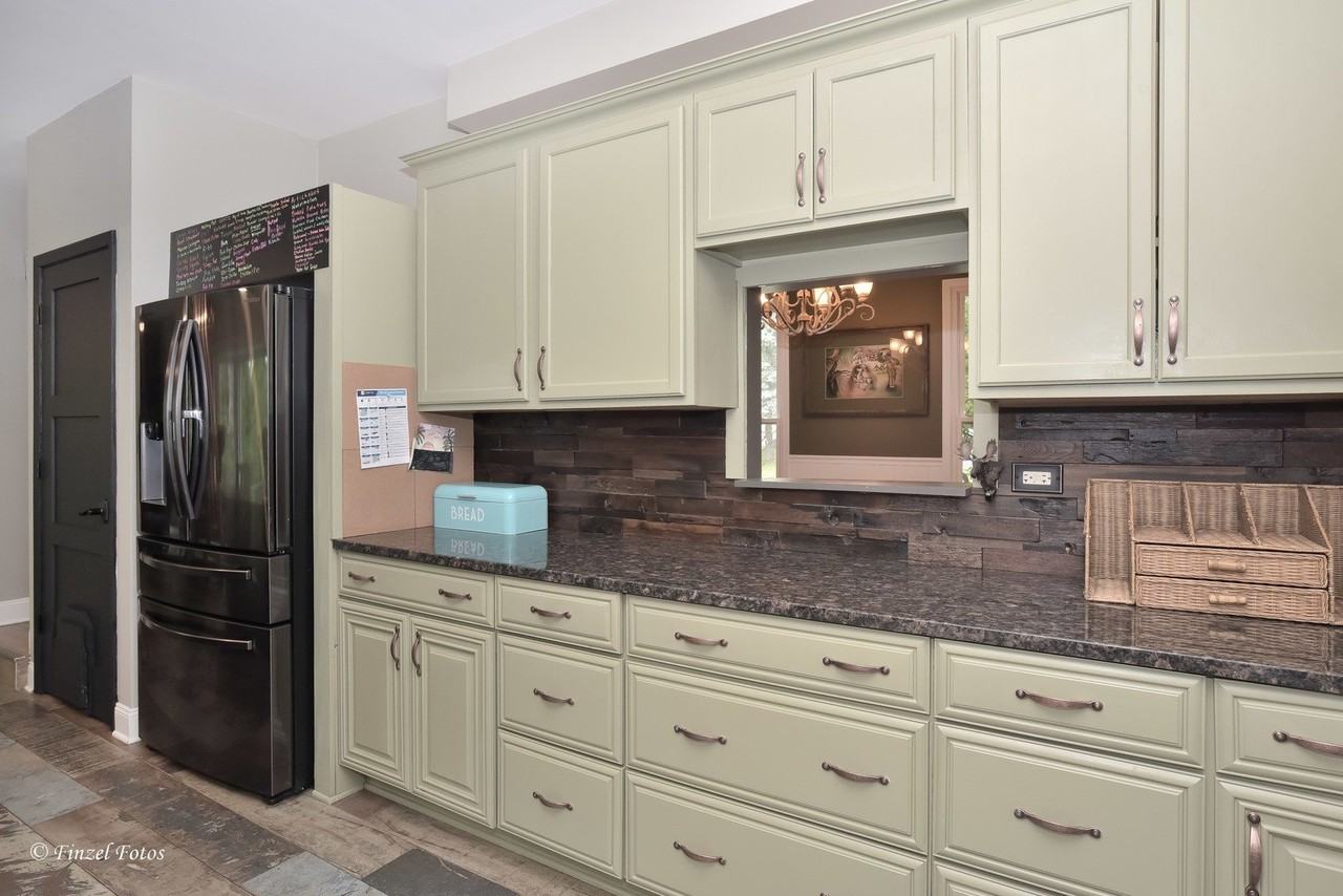 155 Salford Dr - Photo 3 of 25