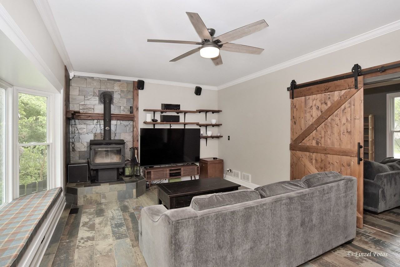 155 Salford Dr - Photo 4 of 25