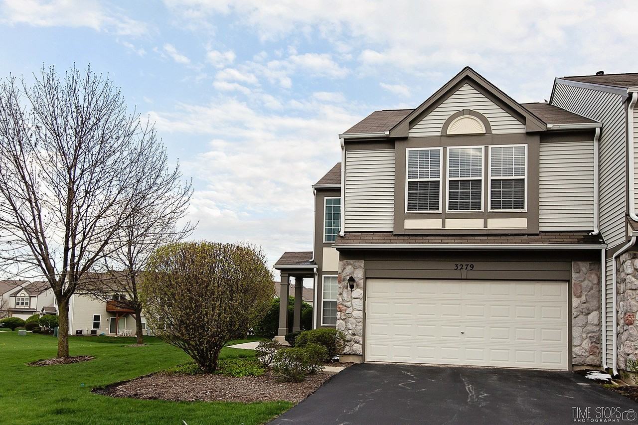 3279 Bromley Ln