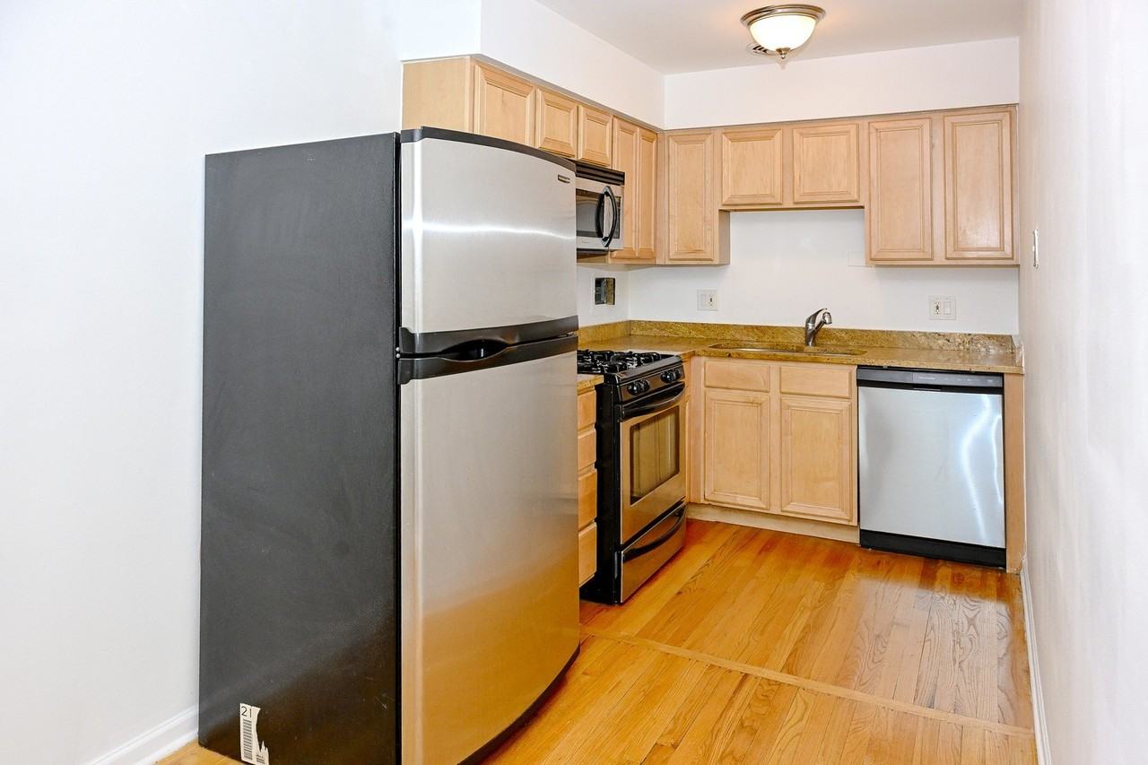 1415 W Lunt Ave #408 - Photo 2 of 14