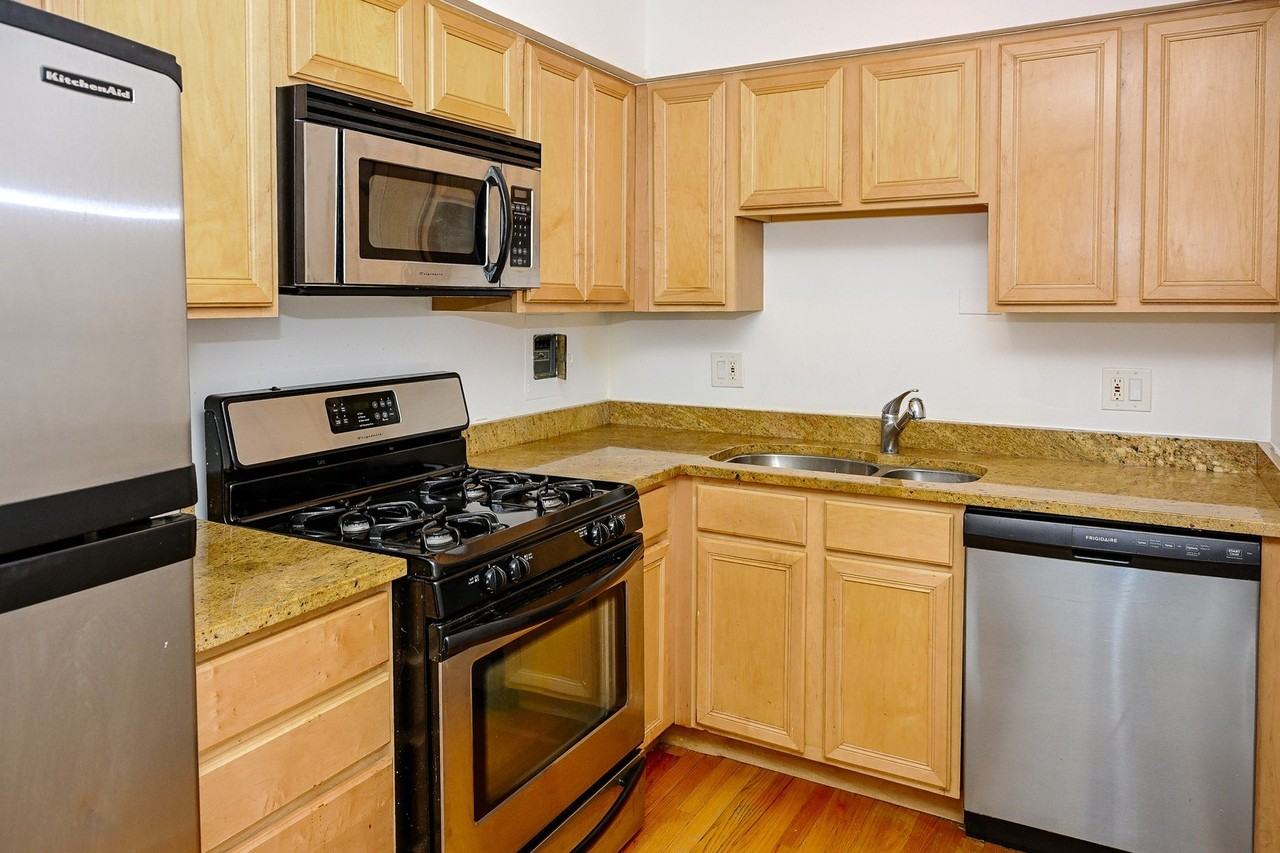 1415 W Lunt Ave #408 - Photo 3 of 14