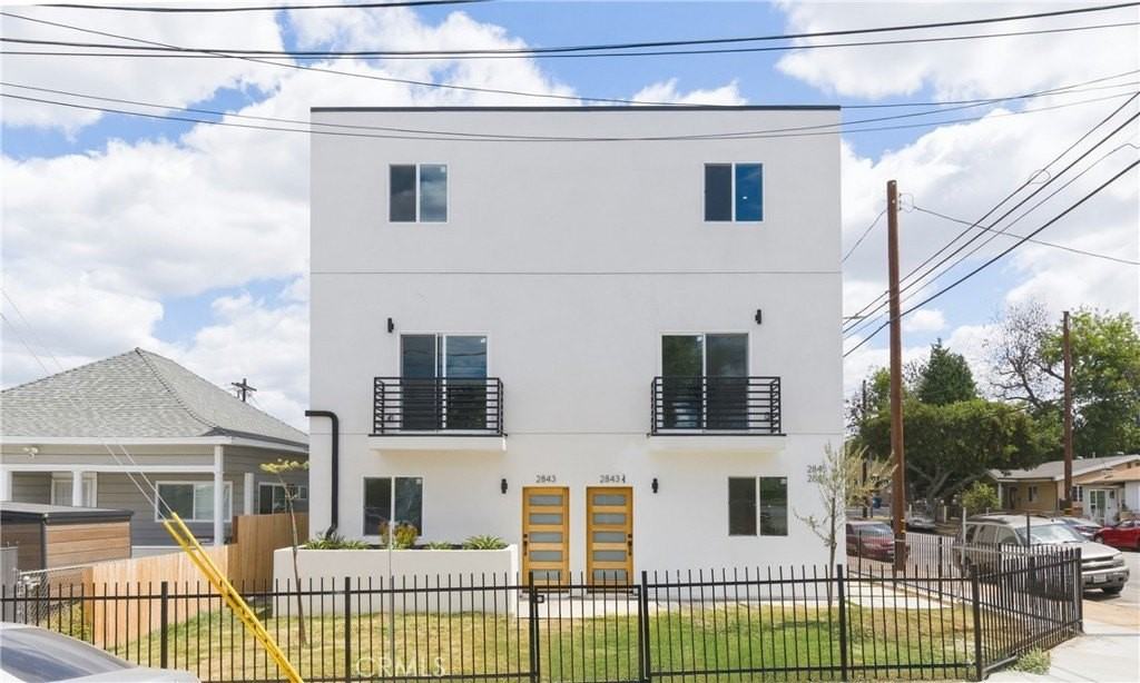 2843 Folsom St - Photo 2 of 36