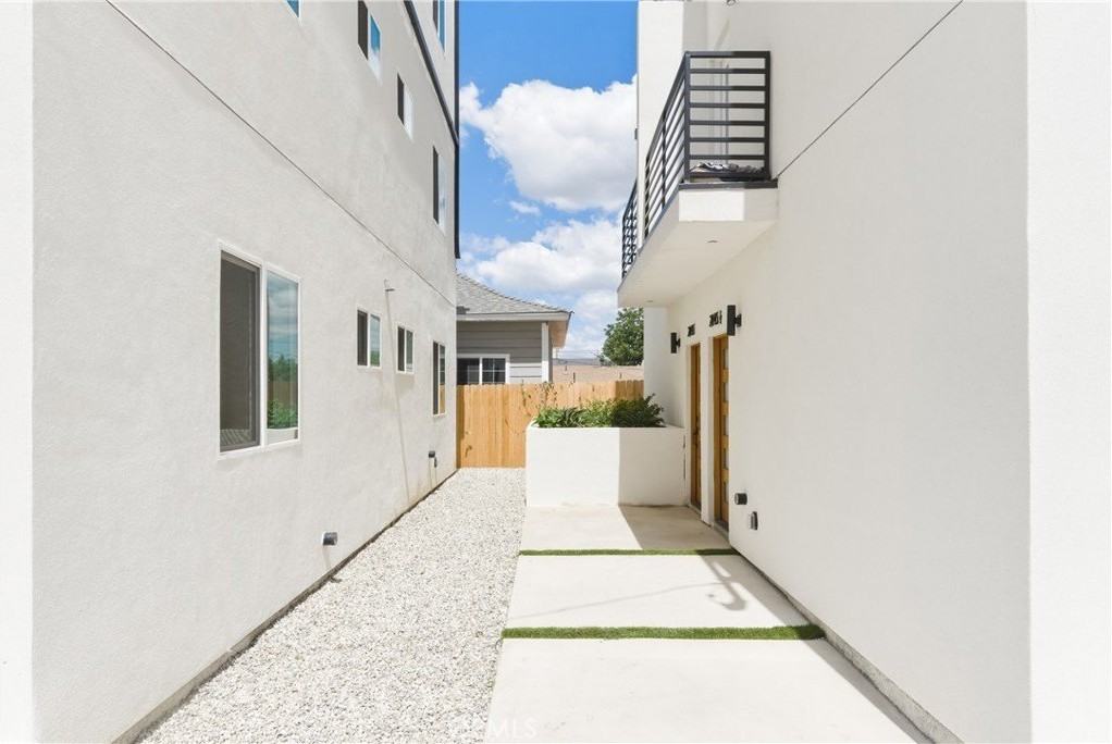 2843 Folsom St - Photo 3 of 36