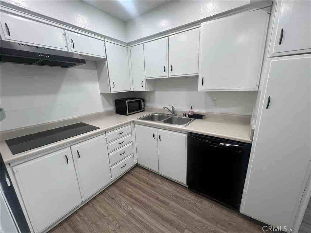 1341 Cameo Ln - Photo 2 of 7