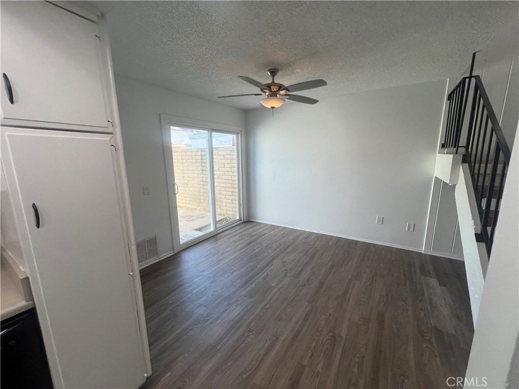 1341 Cameo Ln - Photo 3 of 7
