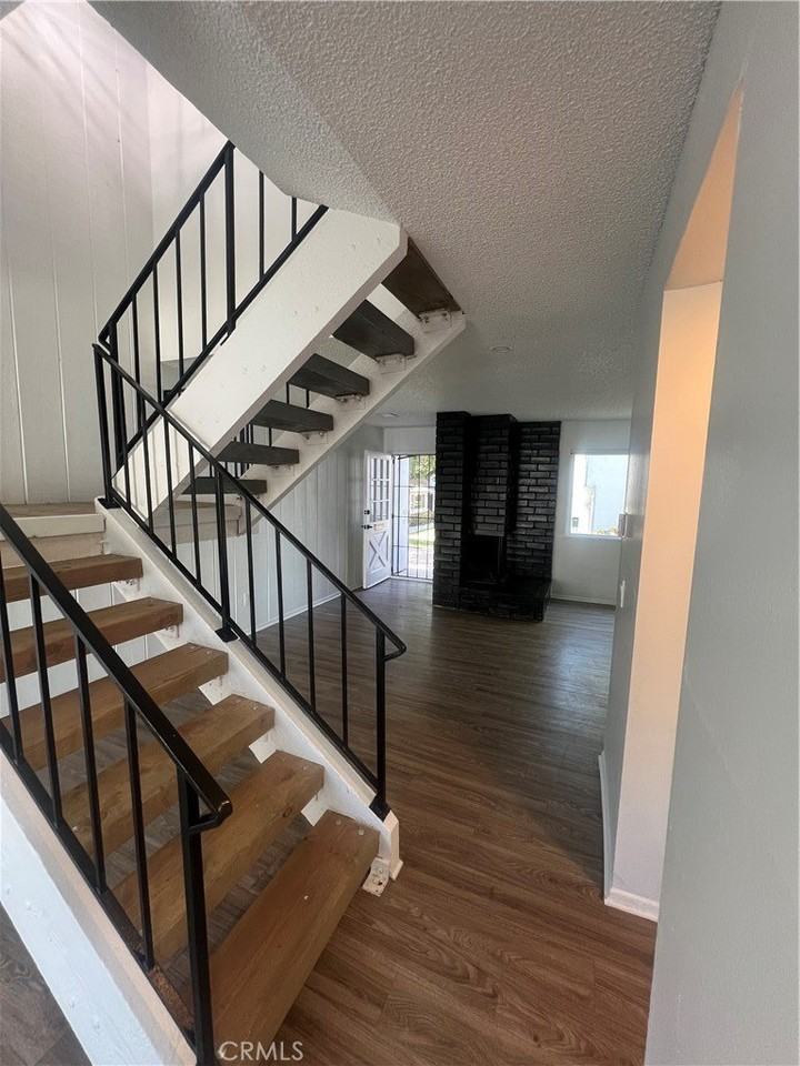 1341 Cameo Ln - Photo 4 of 7