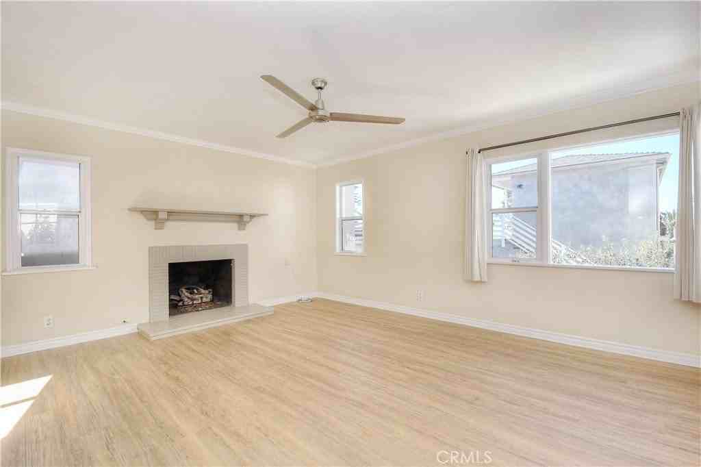 445 Bent St - Photo 2 of 18