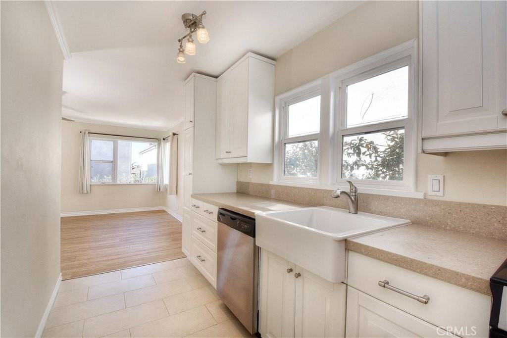 445 Bent St - Photo 3 of 18