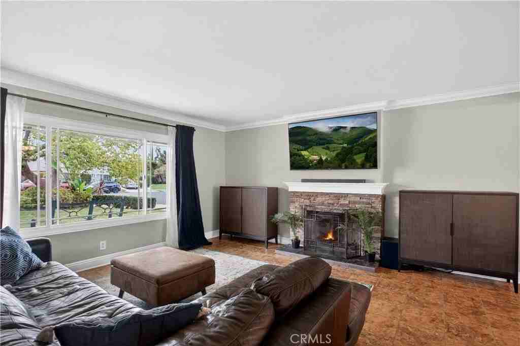 2730 S Poplar St - Photo 3 of 26