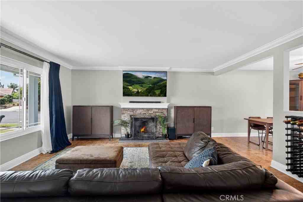 2730 S Poplar St - Photo 4 of 26